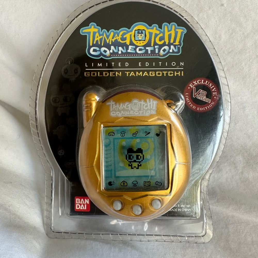 Tamagotchi Connection V3 – Golden Limited Edition (1151/2500) – NEW & SEALED